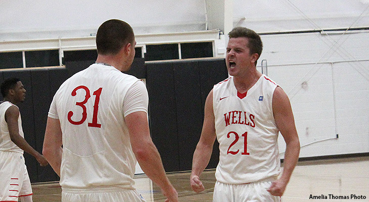 Last-Second Basket Lifts Men's Basketball To Road Victory