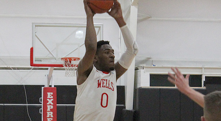Buzzer-Beating Win Sends Men's Basketball Into First Place