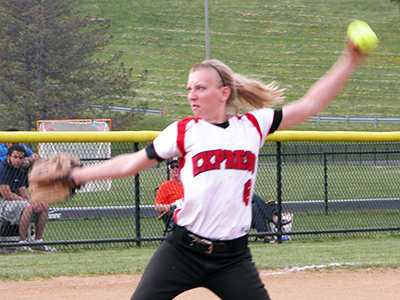 Meier Ties All-Time Wins Record, Softball Splits Saturday Twinbill