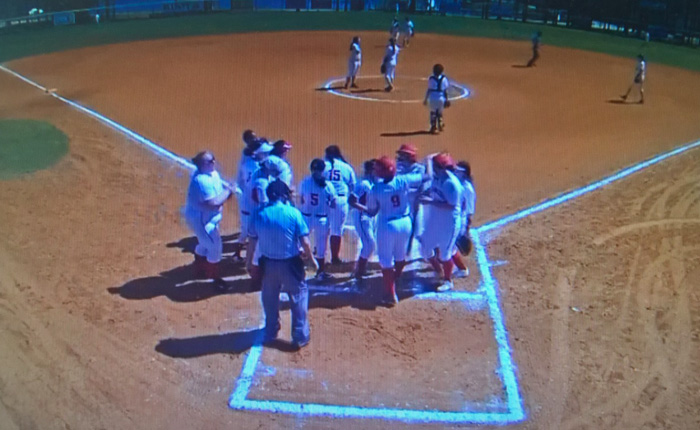 Softball Team Drops Heartbreaker in Matinee Matchup