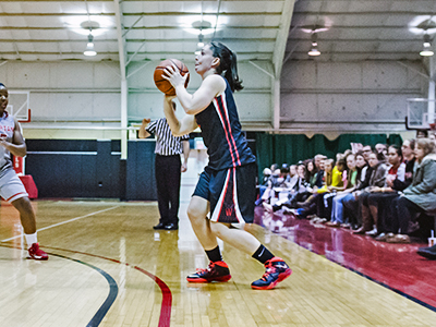 Strong Shooting, Board Play Lifts Women&rsquo;s Basketball