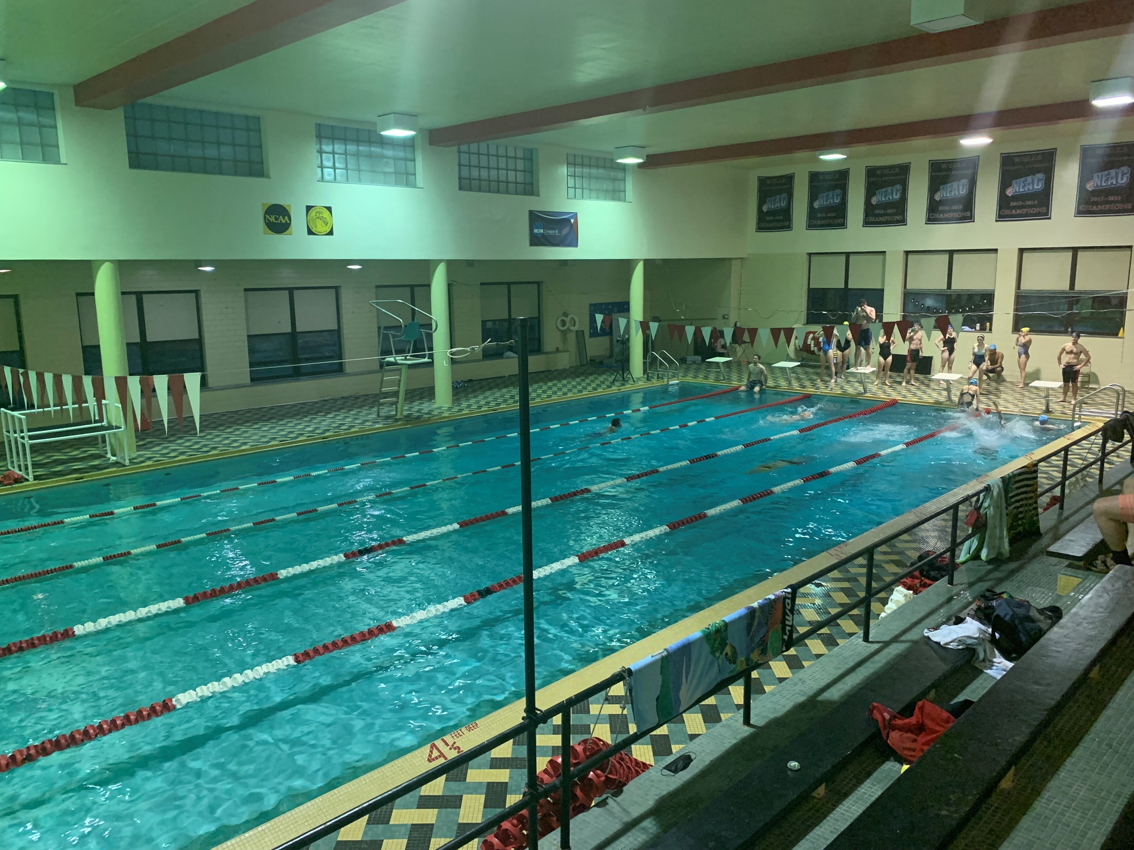 Express Swimming hosts Medaille College!